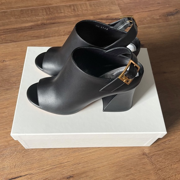 GIVENCHY-AUTHENTIC NWT/Box Black Leather Sandals - Picture 10 of 15